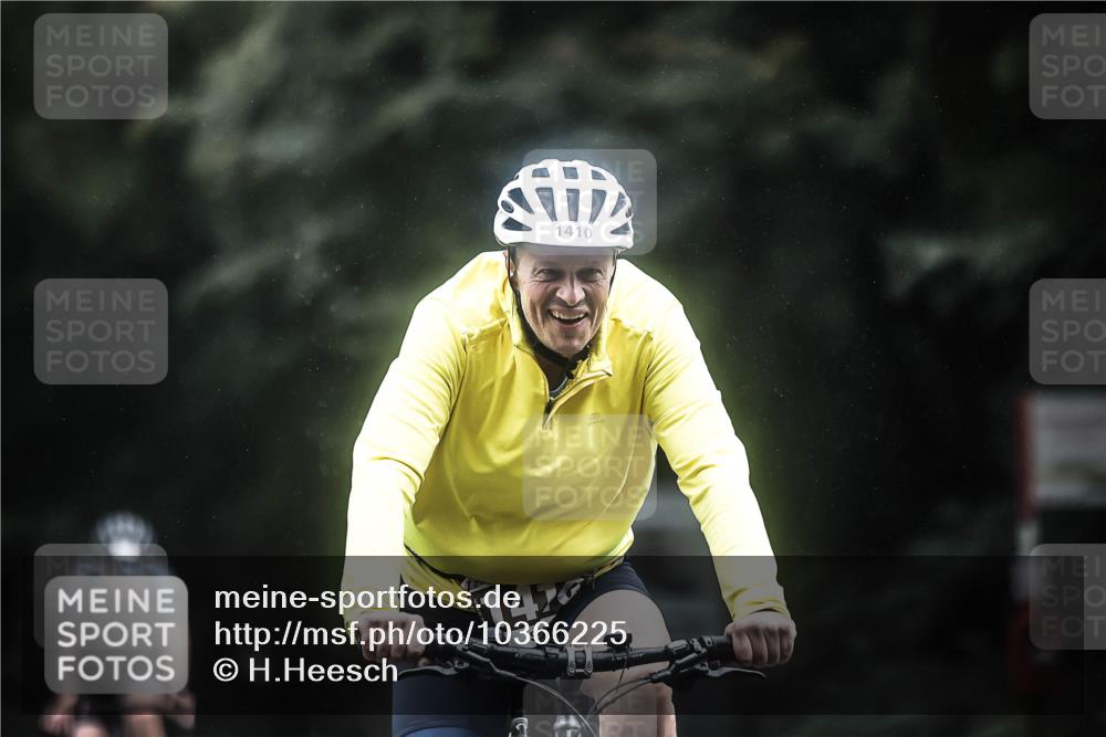13.09.2026 - Stadtparktriathlon H.Heesch http://msf.ph/oto/10366225 13.09.2026 13:14:43 Radfahren 1312, 1360, 1391, 1400, 1410, 1435, 1464 meine-sportfotos.de