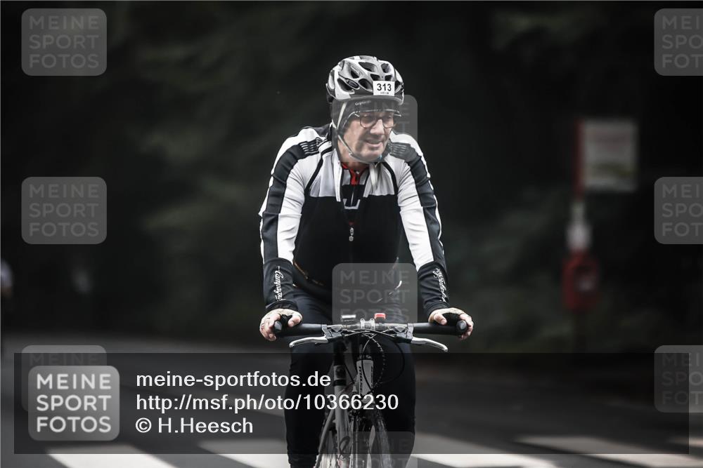 13.09.2026 - Stadtparktriathlon H.Heesch http://msf.ph/oto/10366230 13.09.2026 10:13:36 Radfahren 230, 242, 246, 290, 313, 321, 328 meine-sportfotos.de