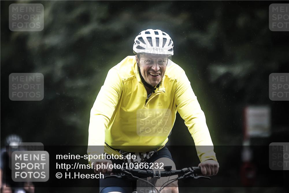 13.09.2026 - Stadtparktriathlon H.Heesch http://msf.ph/oto/10366232 13.09.2026 13:14:43 Radfahren 1312, 1360, 1391, 1400, 1410, 1435, 1464 meine-sportfotos.de