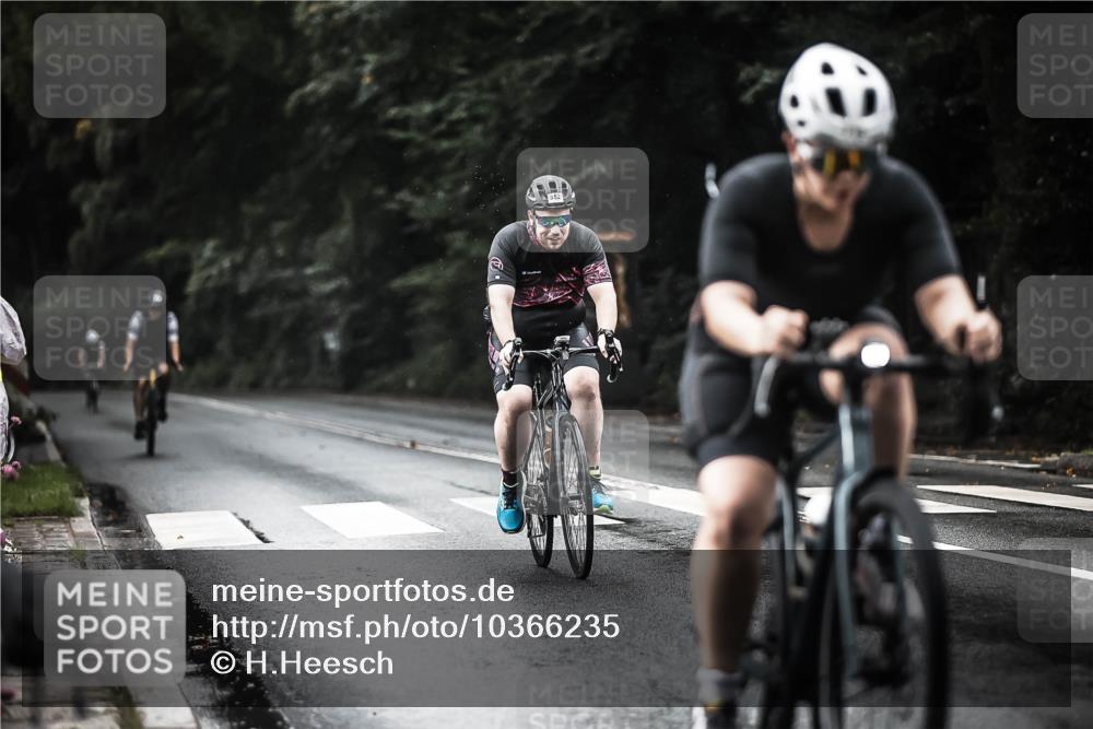 13.09.2026 - Stadtparktriathlon H.Heesch http://msf.ph/oto/10366235 13.09.2026 12:00:56 Radfahren 715, 841, 852, 961, 1064 meine-sportfotos.de