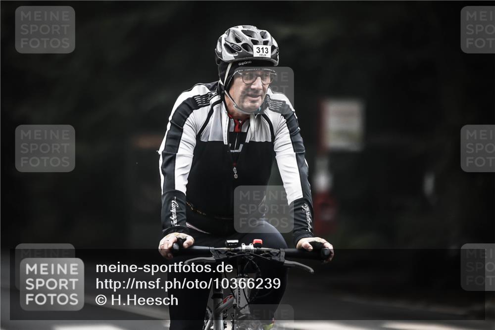 13.09.2026 - Stadtparktriathlon H.Heesch http://msf.ph/oto/10366239 13.09.2026 10:13:37 Radfahren 230, 242, 246, 290, 313, 319, 321, 328 meine-sportfotos.de
