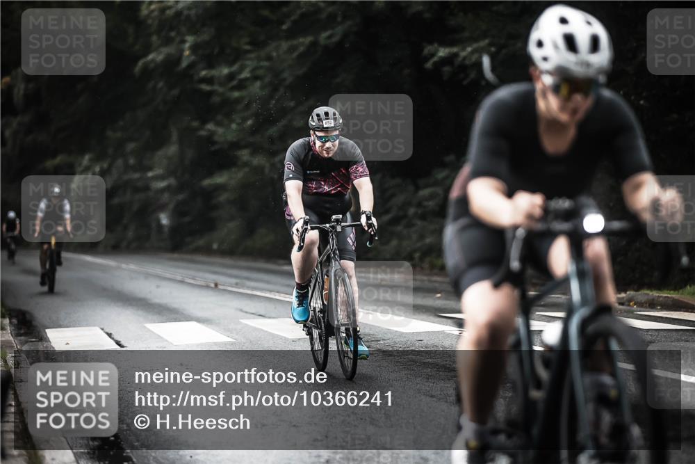 13.09.2026 - Stadtparktriathlon H.Heesch http://msf.ph/oto/10366241 13.09.2026 12:00:56 Radfahren 715, 841, 852, 961, 1064 meine-sportfotos.de