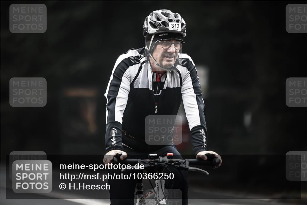 13.09.2026 - Stadtparktriathlon H.Heesch http://msf.ph/oto/10366250 13.09.2026 10:13:37 Radfahren 230, 242, 246, 290, 313, 319, 321, 328 meine-sportfotos.de