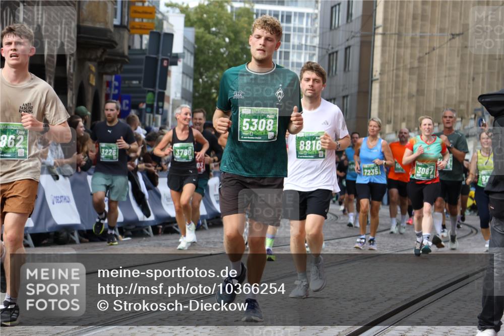 13.09.2026 - 21. swb-Marathon Bremen Strokosch-Dieckow http://msf.ph/oto/10366254 13.09.2026 13:35:37 Ziel 536, 1150, 2003, 2090, 2366, 2492, 2625, 2866, 3063, 3311, 3621, 3916, 4062, 4635, 4985, 5016, 6315, 6320, 6418, 6750, 6837, 7285, 7305, 7377, 7657, 7703, 7998, 8300, 8328, 8401, 8530, 8773, 8915, 9017, 9216, 9526, 9527, 318, 532, 607, 3087, 3226, 3485, 3704, 3780, 3857, 4048, 5071, 5157, 5308, 5381, 5467, 5468, 5584, 5586, 6649, 6724, 7235, 7675, 7691, 8335, 8705, 8816, 9784, 9862, 9892, 9912, 13121, 13213 meine-sportfotos.de
