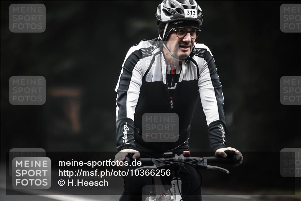 13.09.2026 - Stadtparktriathlon H.Heesch http://msf.ph/oto/10366256 13.09.2026 10:13:37 Radfahren 230, 242, 246, 290, 313, 319, 321, 328 meine-sportfotos.de