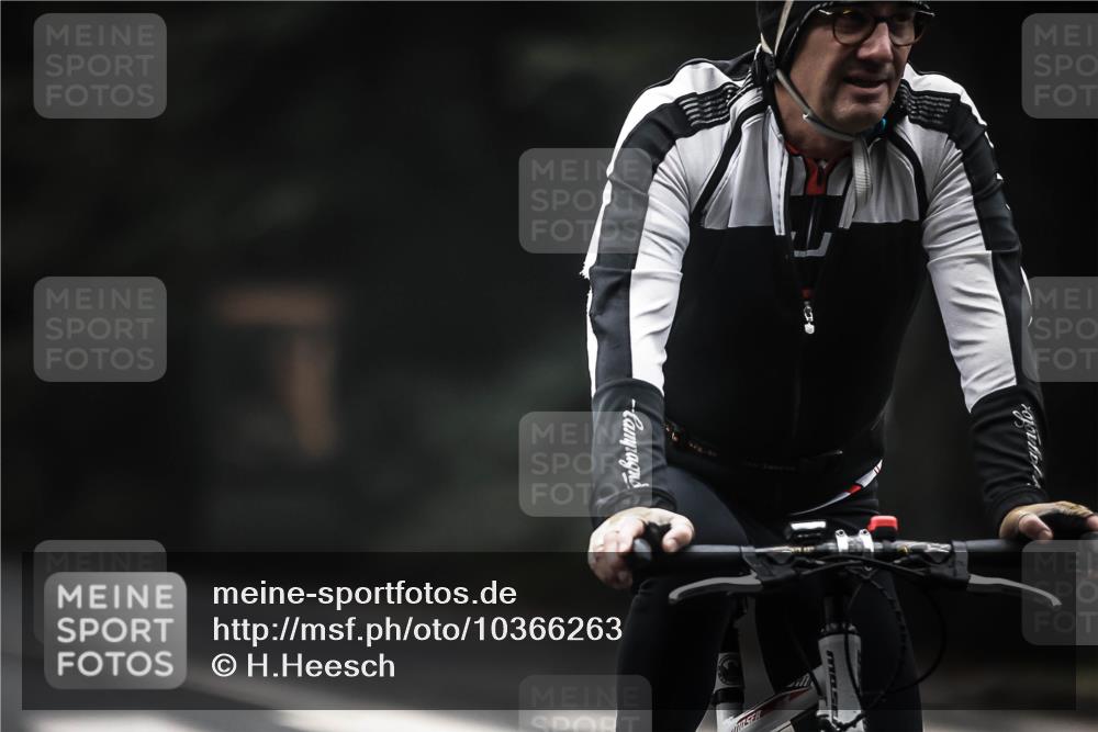 13.09.2026 - Stadtparktriathlon H.Heesch http://msf.ph/oto/10366263 13.09.2026 10:13:37 Radfahren 230, 242, 246, 290, 313, 319, 321, 328 meine-sportfotos.de