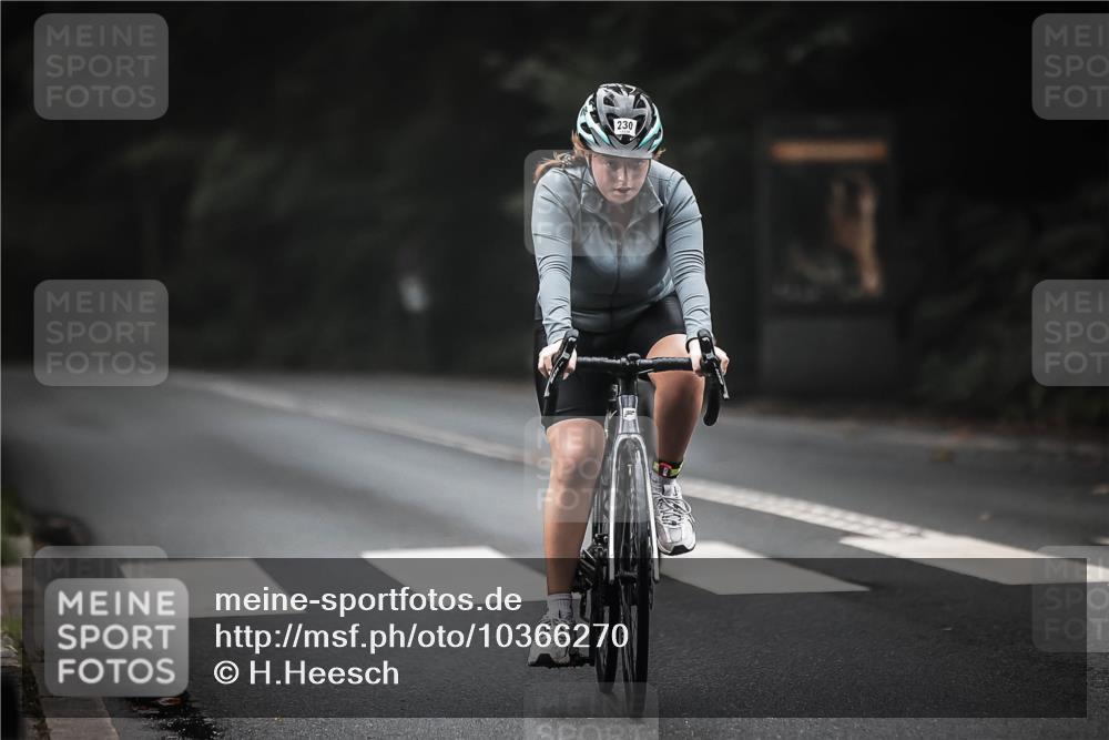 13.09.2026 - Stadtparktriathlon H.Heesch http://msf.ph/oto/10366270 13.09.2026 10:13:42 Radfahren 230, 246, 313, 319, 328 meine-sportfotos.de