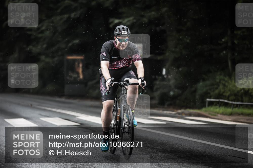 13.09.2026 - Stadtparktriathlon H.Heesch http://msf.ph/oto/10366271 13.09.2026 12:00:57 Radfahren 715, 841, 852, 961, 1064 meine-sportfotos.de