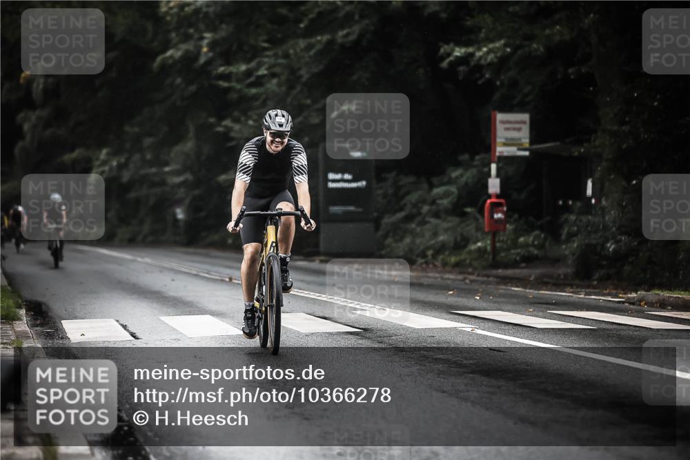 13.09.2026 - Stadtparktriathlon H.Heesch http://msf.ph/oto/10366278 13.09.2026 12:00:59 Radfahren 715, 841, 852, 928, 1064 meine-sportfotos.de