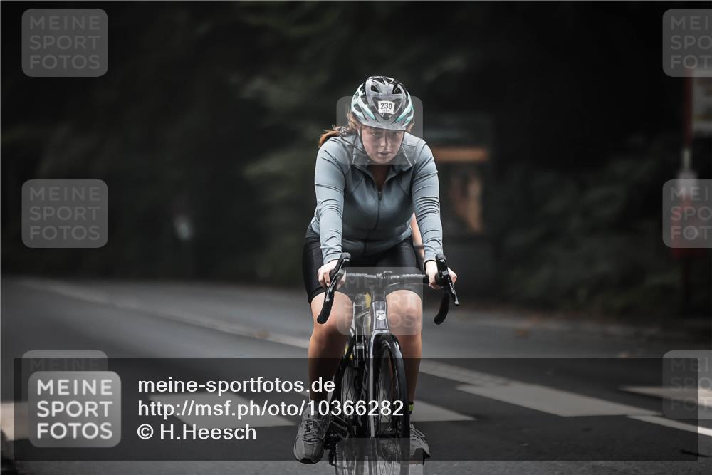 13.09.2026 - Stadtparktriathlon H.Heesch http://msf.ph/oto/10366282 13.09.2026 10:13:42 Radfahren 230, 246, 313, 319, 328 meine-sportfotos.de
