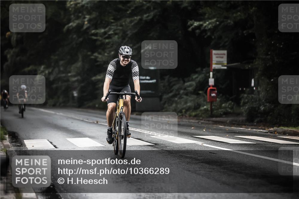 13.09.2026 - Stadtparktriathlon H.Heesch http://msf.ph/oto/10366289 13.09.2026 12:01:00 Radfahren 715, 841, 852, 885, 928, 1064 meine-sportfotos.de