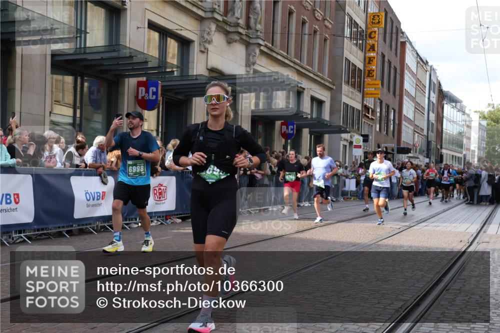 13.09.2026 - 21. swb-Marathon Bremen Strokosch-Dieckow http://msf.ph/oto/10366300 13.09.2026 13:37:46 Ziel 383, 549, 1334, 1851, 2330, 2336, 2342, 2505, 2699, 2932, 3207, 3316, 3657, 3707, 3748, 4035, 4066, 4394, 4587, 4675, 4902, 4942, 6001, 6083, 6998, 7348, 7594, 7634, 7894, 8138, 8173, 8190, 8264, 8440, 8450, 8624, 8920, 8972, 9023, 9097, 9166, 9481, 9707, 9774, 10056, 13228, 448, 581, 3323, 3804, 4155, 4159, 4300, 4433, 4628, 5624, 5783, 5784, 6032, 6596, 6795, 6804, 6911, 7003, 7074, 7540, 7635, 7815, 7985, 8315, 8316, 8380 meine-sportfotos.de