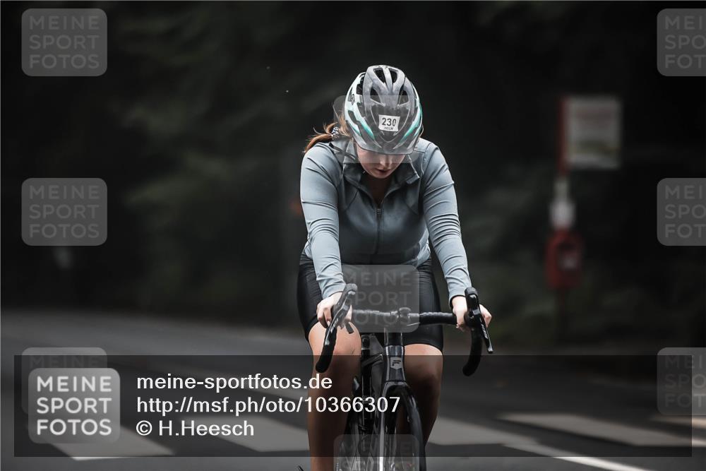 13.09.2026 - Stadtparktriathlon H.Heesch http://msf.ph/oto/10366307 13.09.2026 10:13:43 Radfahren 230, 246, 313, 319 meine-sportfotos.de