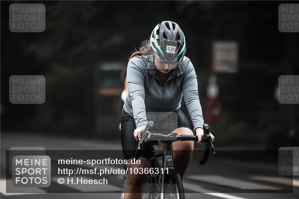 13.09.2026 - Stadtparktriathlon H.Heesch http://msf.ph/oto/10366311 13.09.2026 10:13:43 Radfahren 230, 246, 313, 319 meine-sportfotos.de