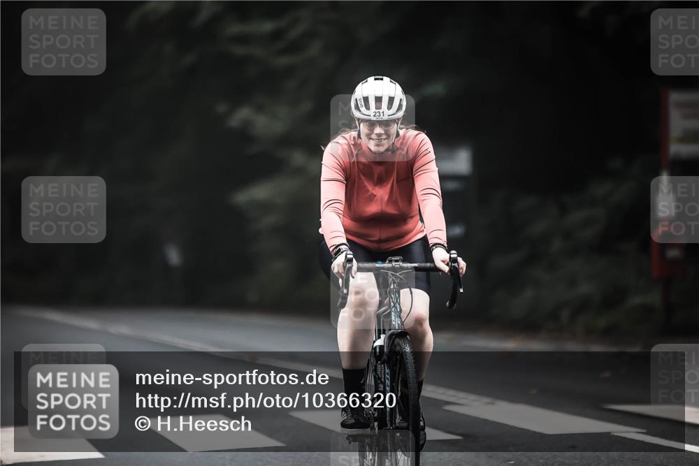 13.09.2026 - Stadtparktriathlon H.Heesch http://msf.ph/oto/10366320 13.09.2026 10:13:57 Radfahren 231, 239, 250 meine-sportfotos.de