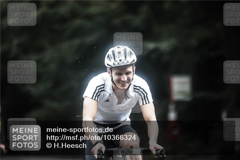 13.09.2026 - Stadtparktriathlon H.Heesch http://msf.ph/oto/10366324 13.09.2026 13:15:04 Radfahren 1211 meine-sportfotos.de