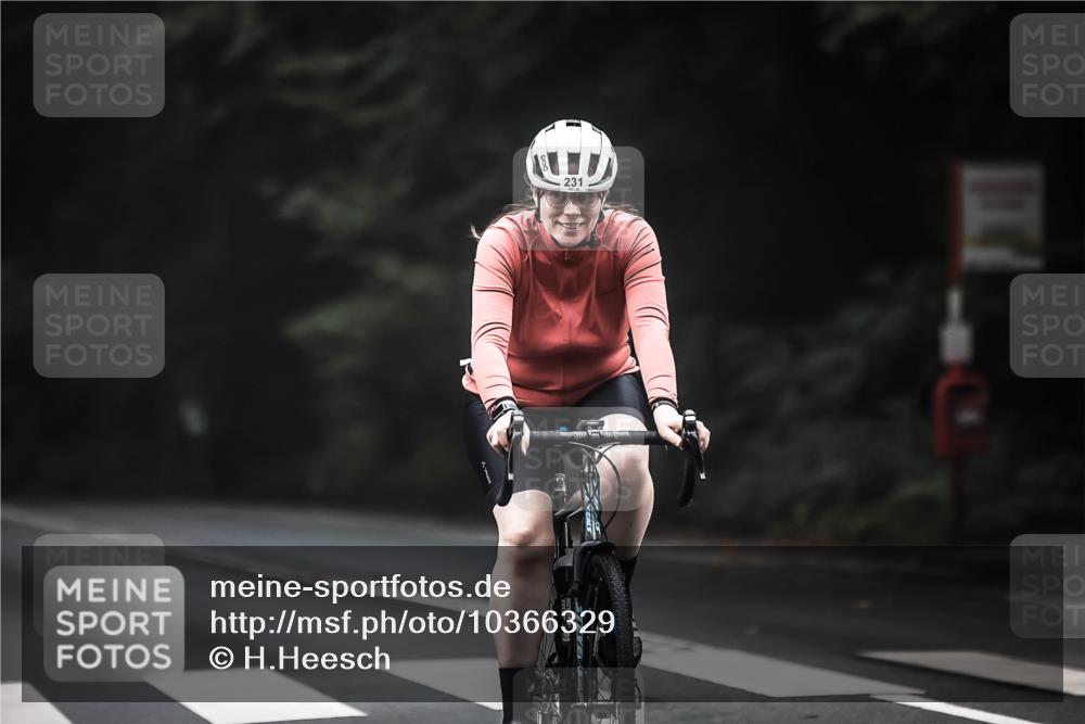 13.09.2026 - Stadtparktriathlon H.Heesch http://msf.ph/oto/10366329 13.09.2026 10:13:57 Radfahren 231, 239, 250 meine-sportfotos.de