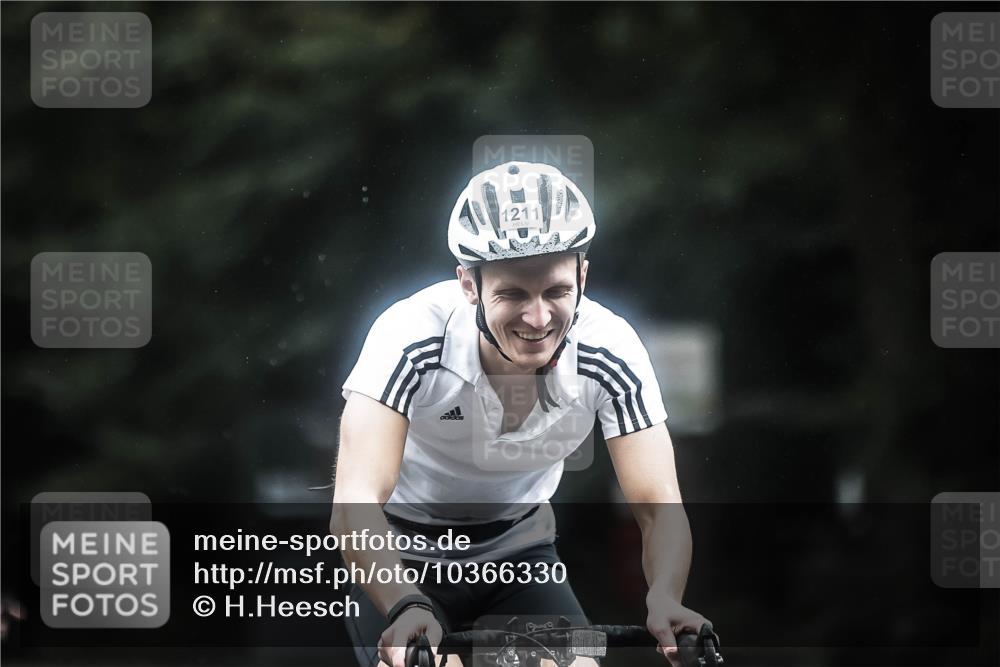 13.09.2026 - Stadtparktriathlon H.Heesch http://msf.ph/oto/10366330 13.09.2026 13:15:05 Radfahren 1210, 1211 meine-sportfotos.de