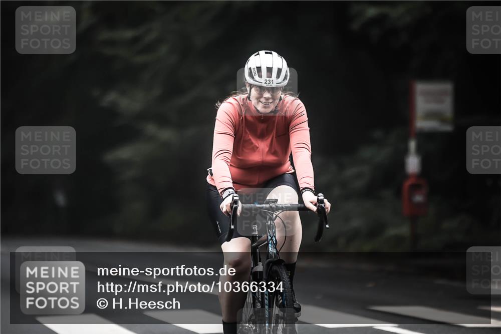 13.09.2026 - Stadtparktriathlon H.Heesch http://msf.ph/oto/10366334 13.09.2026 10:13:57 Radfahren 231, 239, 250 meine-sportfotos.de
