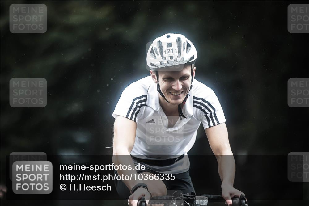 13.09.2026 - Stadtparktriathlon H.Heesch http://msf.ph/oto/10366335 13.09.2026 13:15:05 Radfahren 1210, 1211 meine-sportfotos.de