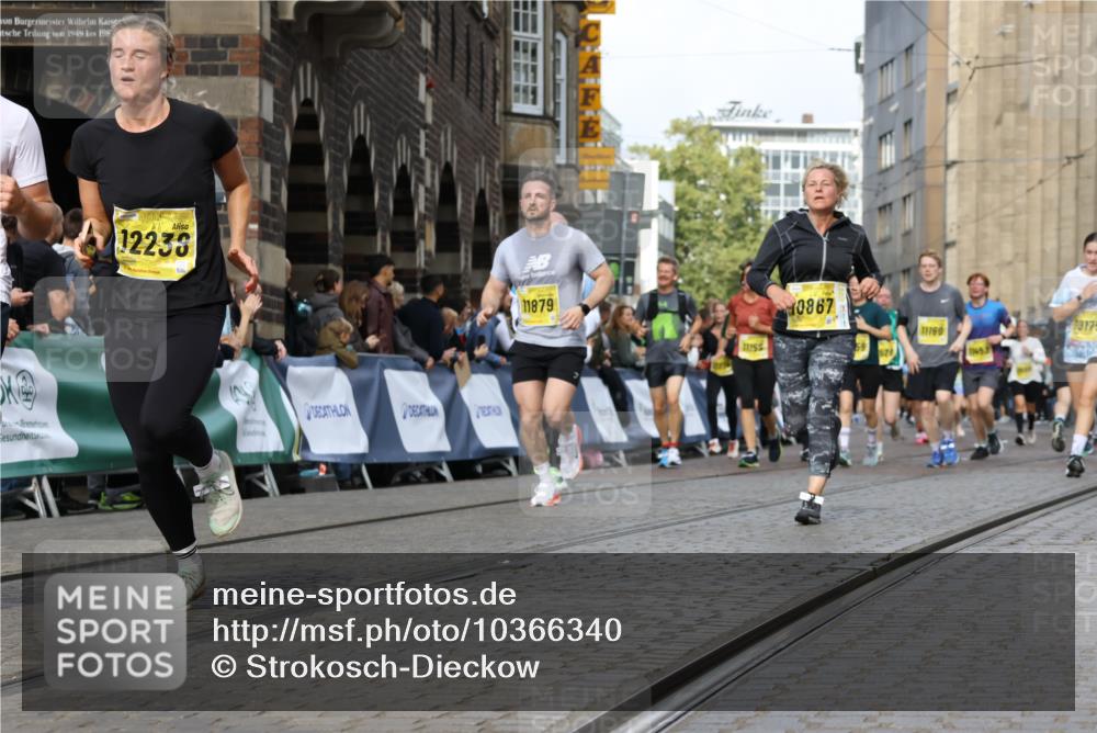 13.09.2026 - 21. swb-Marathon Bremen Strokosch-Dieckow http://msf.ph/oto/10366340 13.09.2026 11:00:06 Ziel 10236, 10355, 10669, 10691, 10928, 10929, 11054, 11056, 11089, 11194, 11419, 11427, 11501, 11637, 11803, 11904, 12138, 12238, 12239, 12242, 12243, 12388, 12480, 12527, 10144, 10801, 10810, 11016, 11129, 11547, 11587, 11588, 11589, 11623, 12105, 12106, 12190, 12291, 12352, 12394, 12530, 12531 meine-sportfotos.de