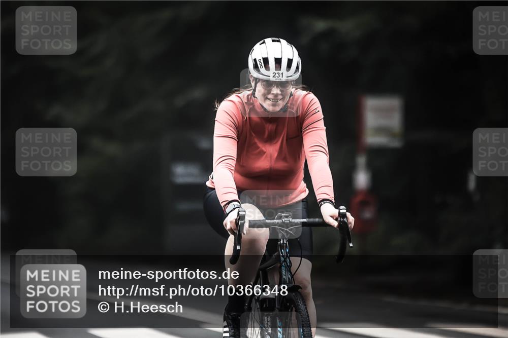 13.09.2026 - Stadtparktriathlon H.Heesch http://msf.ph/oto/10366348 13.09.2026 10:13:58 Radfahren 214, 231, 239, 250 meine-sportfotos.de