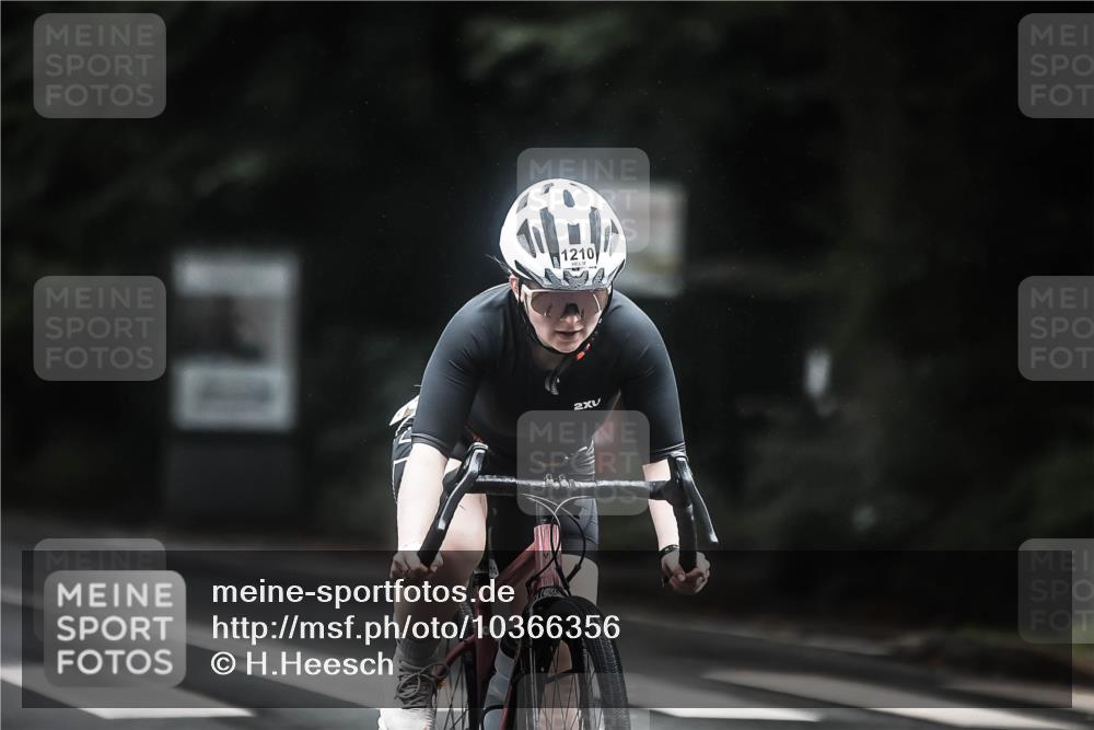 13.09.2026 - Stadtparktriathlon H.Heesch http://msf.ph/oto/10366356 13.09.2026 13:15:11 Radfahren 1210, 1310 meine-sportfotos.de
