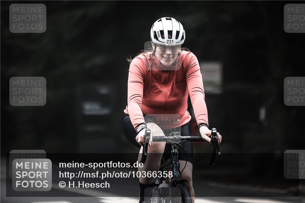 13.09.2026 - Stadtparktriathlon H.Heesch http://msf.ph/oto/10366358 13.09.2026 10:13:58 Radfahren 214, 231, 239, 250 meine-sportfotos.de
