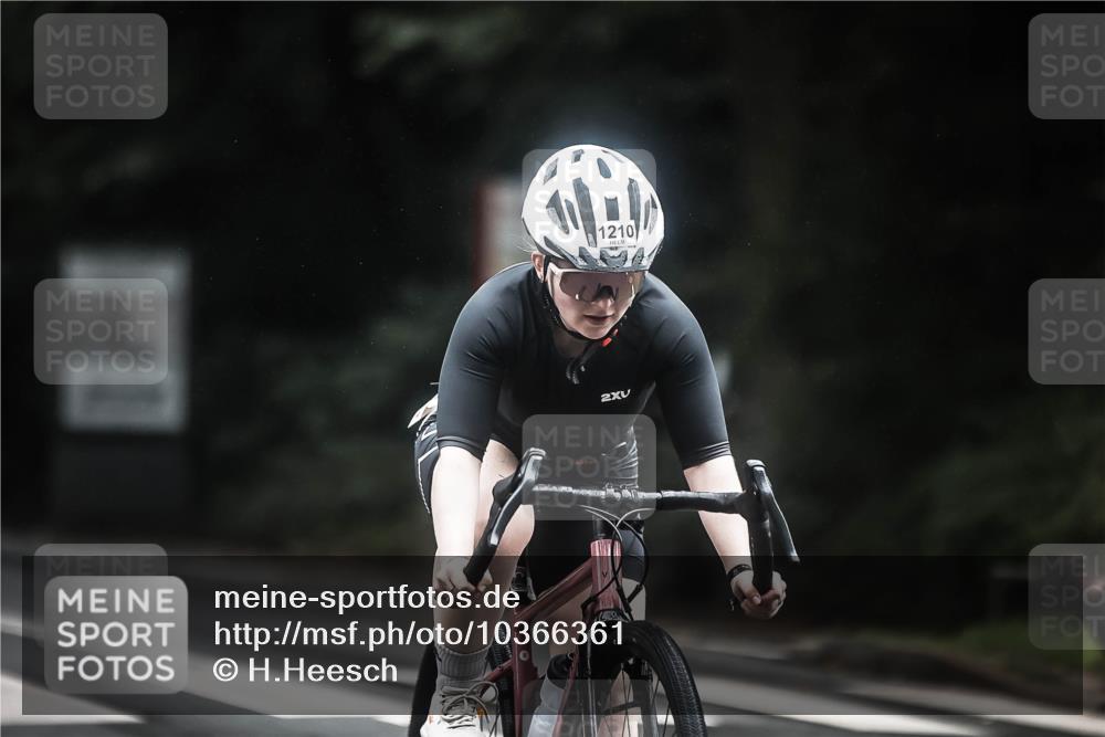 13.09.2026 - Stadtparktriathlon H.Heesch http://msf.ph/oto/10366361 13.09.2026 13:15:11 Radfahren 1210, 1310 meine-sportfotos.de