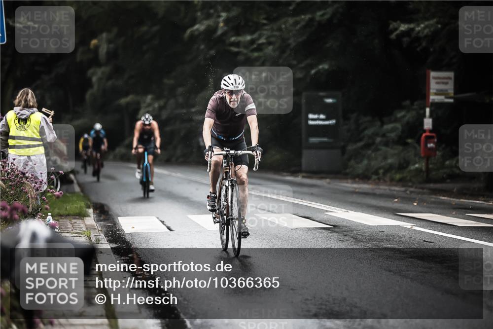 13.09.2026 - Stadtparktriathlon H.Heesch http://msf.ph/oto/10366365 13.09.2026 12:01:05 Radfahren 841, 885, 907, 928 meine-sportfotos.de