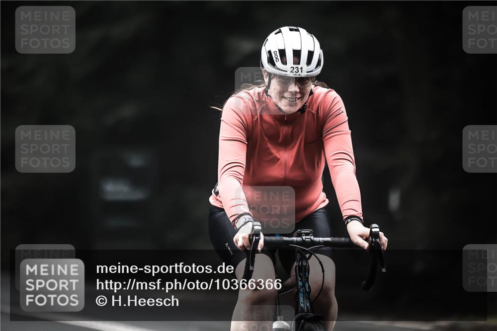 13.09.2026 - Stadtparktriathlon H.Heesch http://msf.ph/oto/10366366 13.09.2026 10:13:58 Radfahren 214, 231, 239, 250 meine-sportfotos.de