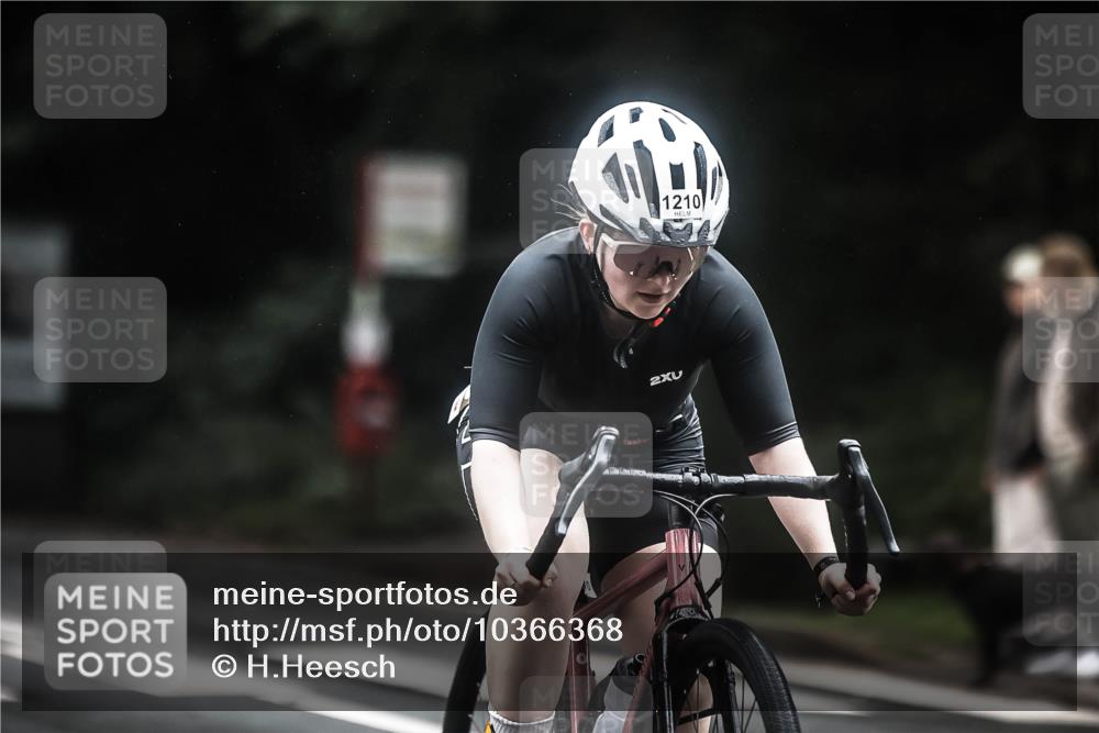 13.09.2026 - Stadtparktriathlon H.Heesch http://msf.ph/oto/10366368 13.09.2026 13:15:12 Radfahren 1210, 1310, 1381 meine-sportfotos.de