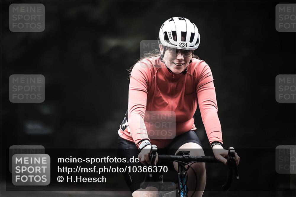 13.09.2026 - Stadtparktriathlon H.Heesch http://msf.ph/oto/10366370 13.09.2026 10:13:58 Radfahren 214, 231, 239, 250 meine-sportfotos.de