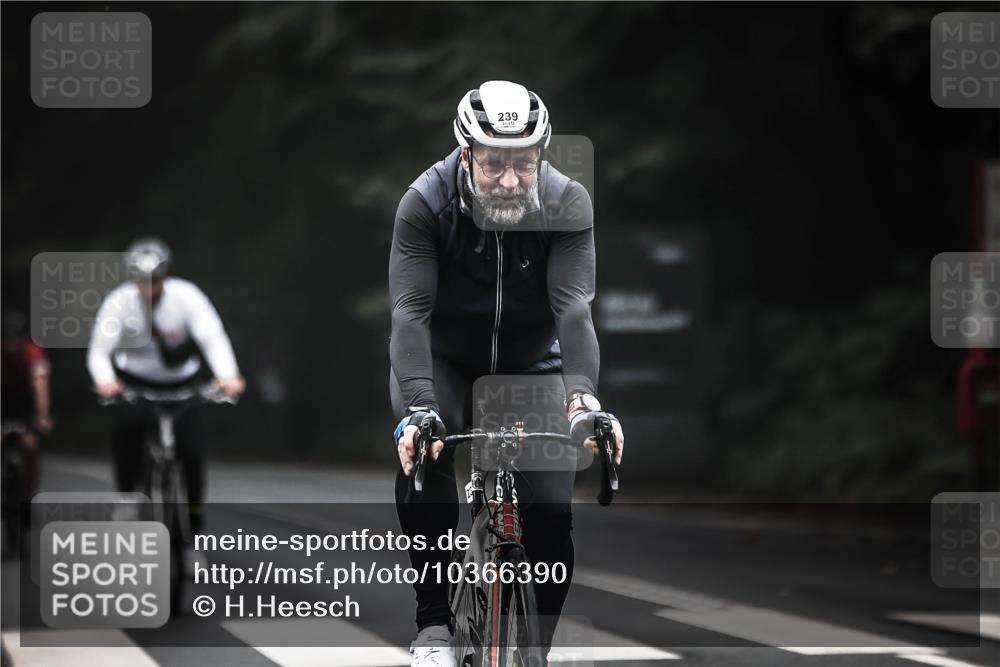 13.09.2026 - Stadtparktriathlon H.Heesch http://msf.ph/oto/10366390 13.09.2026 10:14:01 Radfahren 214, 231, 239, 250 meine-sportfotos.de
