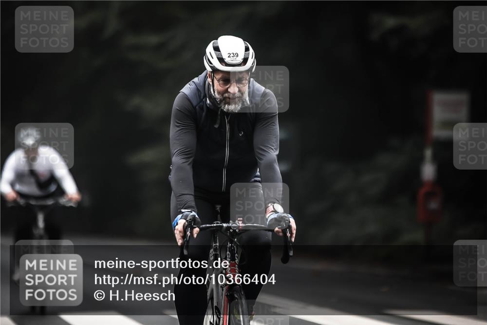 13.09.2026 - Stadtparktriathlon H.Heesch http://msf.ph/oto/10366404 13.09.2026 10:14:01 Radfahren 214, 231, 239, 250 meine-sportfotos.de