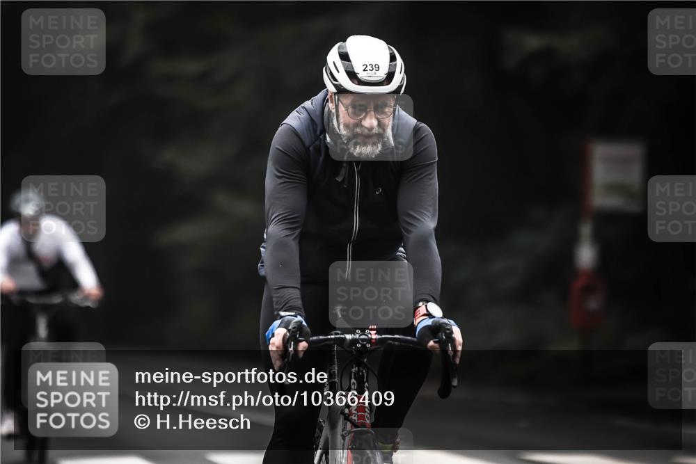 13.09.2026 - Stadtparktriathlon H.Heesch http://msf.ph/oto/10366409 13.09.2026 10:14:02 Radfahren 214, 231, 239, 250 meine-sportfotos.de