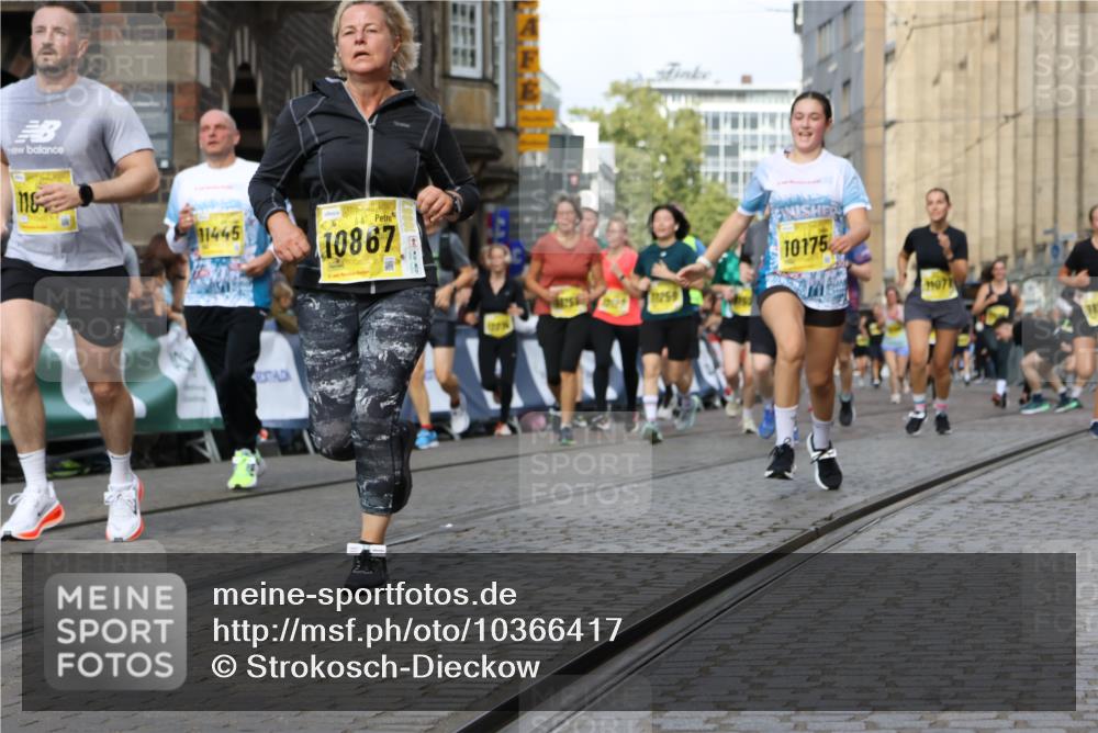 13.09.2026 - 21. swb-Marathon Bremen Strokosch-Dieckow http://msf.ph/oto/10366417 13.09.2026 11:00:08 Ziel 10175, 10236, 10355, 10669, 10691, 10867, 10928, 10929, 11054, 11056, 11089, 11194, 11419, 11427, 11501, 11637, 11803, 11879, 11904, 12138, 12238, 12239, 12242, 12243, 12388, 12480, 12527, 10144, 10677, 10801, 10810, 11016, 11045, 11129, 11547, 11623, 12105, 12106, 12190, 12291, 12352, 12394, 12530, 12531 meine-sportfotos.de