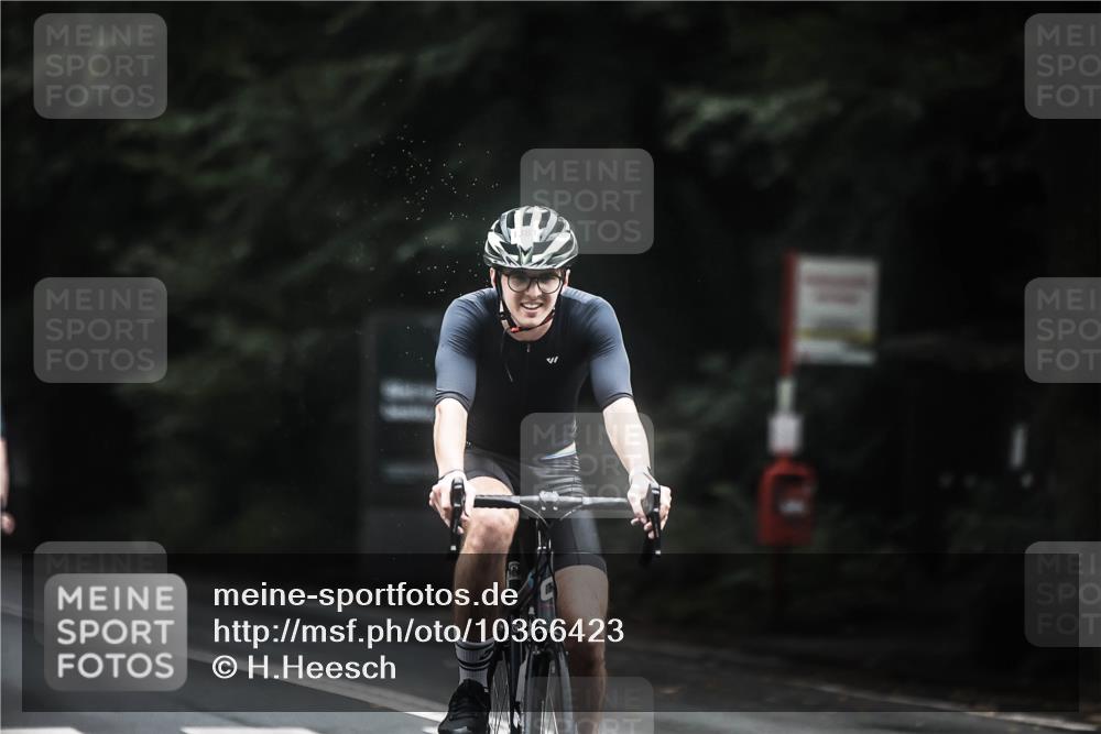 13.09.2026 - Stadtparktriathlon H.Heesch http://msf.ph/oto/10366423 13.09.2026 13:15:18 Radfahren 1304, 1310, 1376, 1381 meine-sportfotos.de