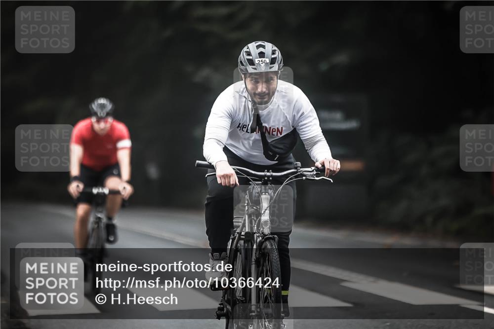 13.09.2026 - Stadtparktriathlon H.Heesch http://msf.ph/oto/10366424 13.09.2026 10:14:03 Radfahren 214, 231, 239, 250 meine-sportfotos.de