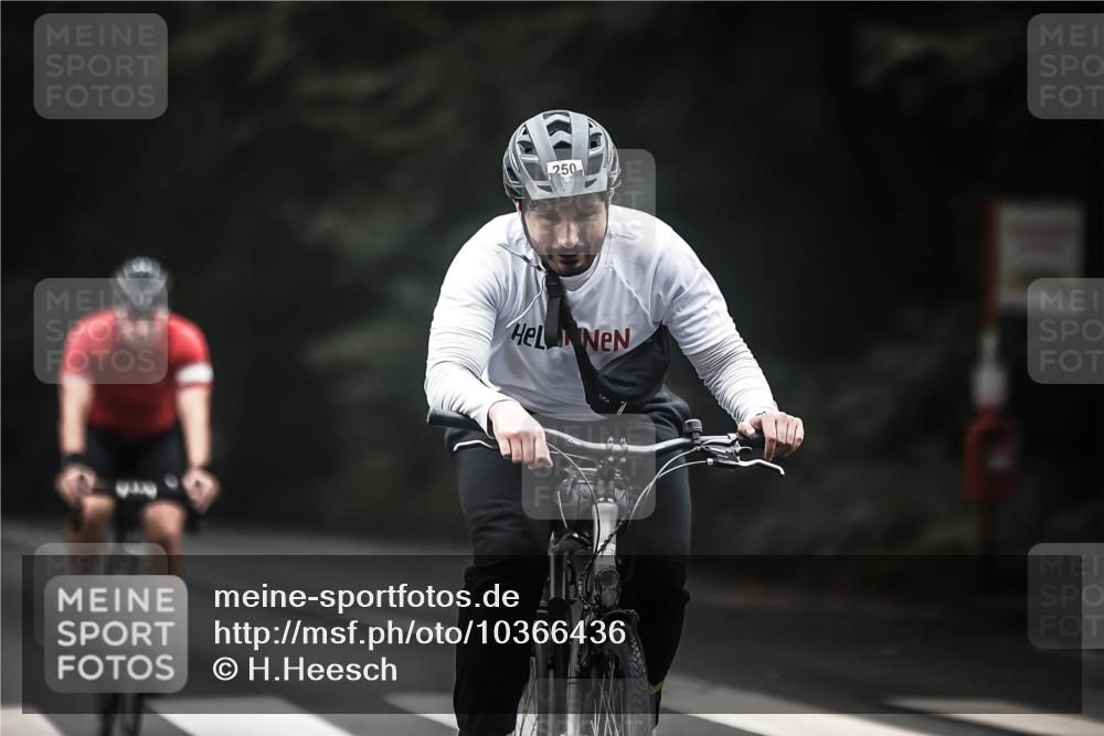 13.09.2026 - Stadtparktriathlon H.Heesch http://msf.ph/oto/10366436 13.09.2026 10:14:03 Radfahren 214, 231, 239, 250 meine-sportfotos.de