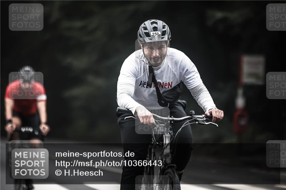 13.09.2026 - Stadtparktriathlon H.Heesch http://msf.ph/oto/10366443 13.09.2026 10:14:04 Radfahren 214, 231, 239, 250 meine-sportfotos.de