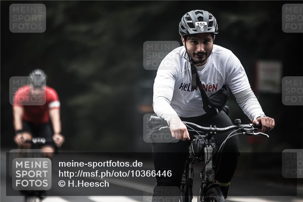 13.09.2026 - Stadtparktriathlon H.Heesch http://msf.ph/oto/10366446 13.09.2026 10:14:04 Radfahren 214, 231, 239, 250 meine-sportfotos.de