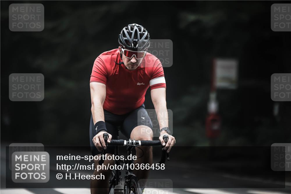 13.09.2026 - Stadtparktriathlon H.Heesch http://msf.ph/oto/10366458 13.09.2026 10:14:05 Radfahren 214, 239, 250 meine-sportfotos.de