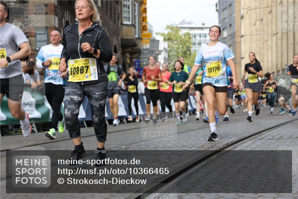 13.09.2026 - 21. swb-Marathon Bremen Strokosch-Dieckow http://msf.ph/oto/10366465 13.09.2026 11:00:08 Ziel 10175, 10236, 10355, 10669, 10691, 10867, 10928, 10929, 11054, 11056, 11089, 11194, 11419, 11427, 11501, 11637, 11803, 11879, 11904, 12138, 12238, 12239, 12242, 12243, 12388, 12480, 12527, 10144, 10677, 10801, 10810, 11016, 11045, 11129, 11547, 11623, 12105, 12106, 12190, 12291, 12352, 12394, 12530, 12531 meine-sportfotos.de