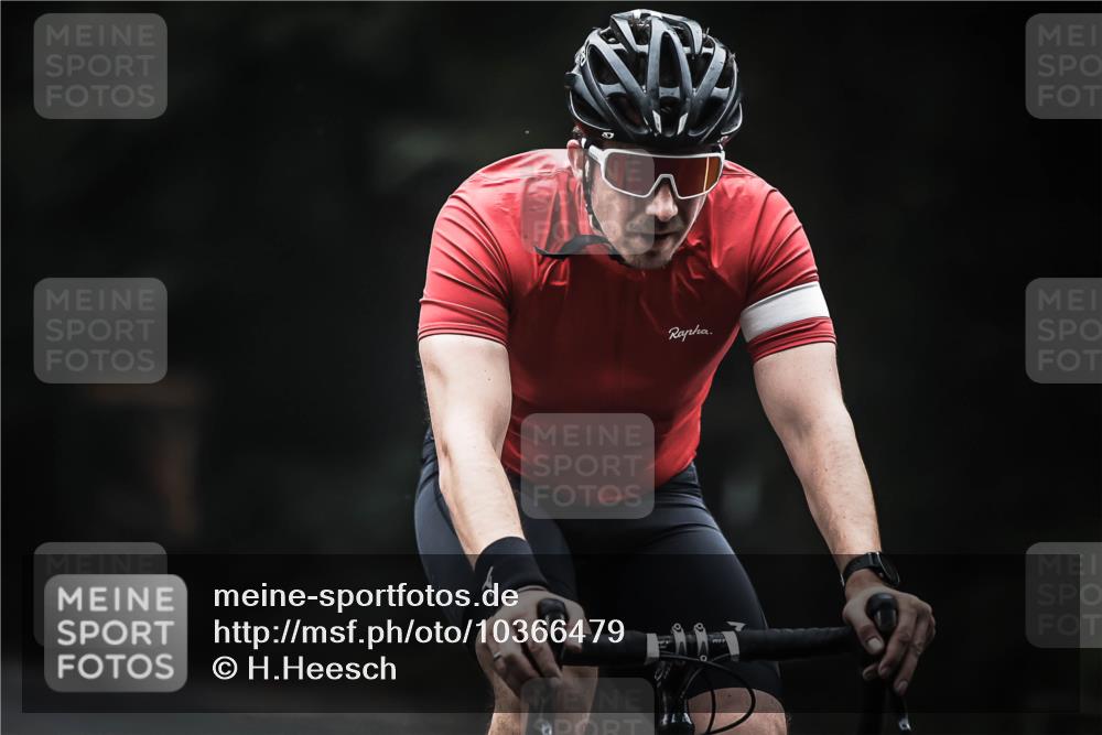 13.09.2026 - Stadtparktriathlon H.Heesch http://msf.ph/oto/10366479 13.09.2026 10:14:05 Radfahren 214, 239, 250 meine-sportfotos.de