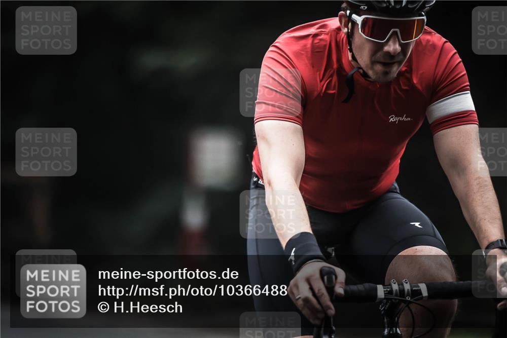 13.09.2026 - Stadtparktriathlon H.Heesch http://msf.ph/oto/10366488 13.09.2026 10:14:05 Radfahren 214, 239, 250 meine-sportfotos.de