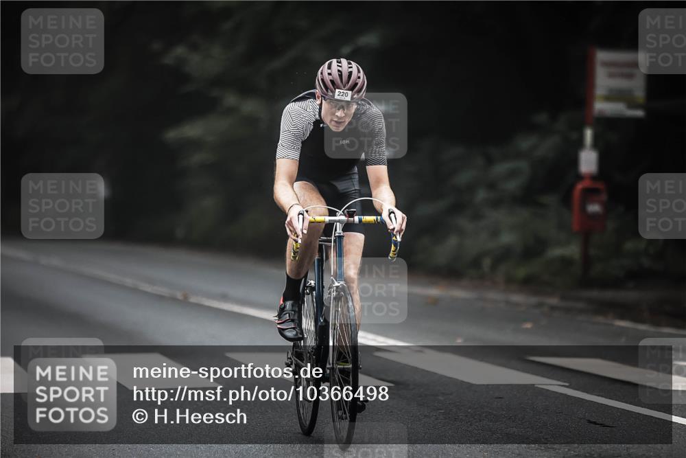 13.09.2026 - Stadtparktriathlon H.Heesch http://msf.ph/oto/10366498 13.09.2026 10:14:13 Radfahren 220, 234 meine-sportfotos.de