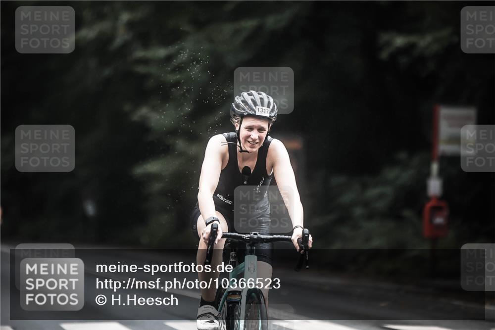 13.09.2026 - Stadtparktriathlon H.Heesch http://msf.ph/oto/10366523 13.09.2026 13:15:26 Radfahren 1281, 1304, 1317 meine-sportfotos.de