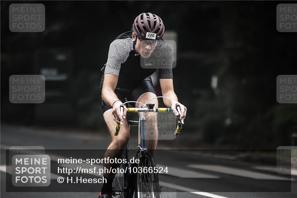 13.09.2026 - Stadtparktriathlon H.Heesch http://msf.ph/oto/10366524 13.09.2026 10:14:13 Radfahren 220, 234 meine-sportfotos.de