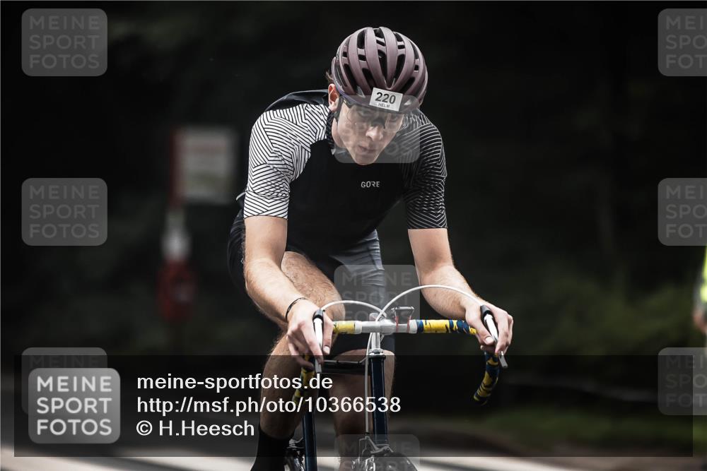 13.09.2026 - Stadtparktriathlon H.Heesch http://msf.ph/oto/10366538 13.09.2026 10:14:13 Radfahren 220, 234 meine-sportfotos.de